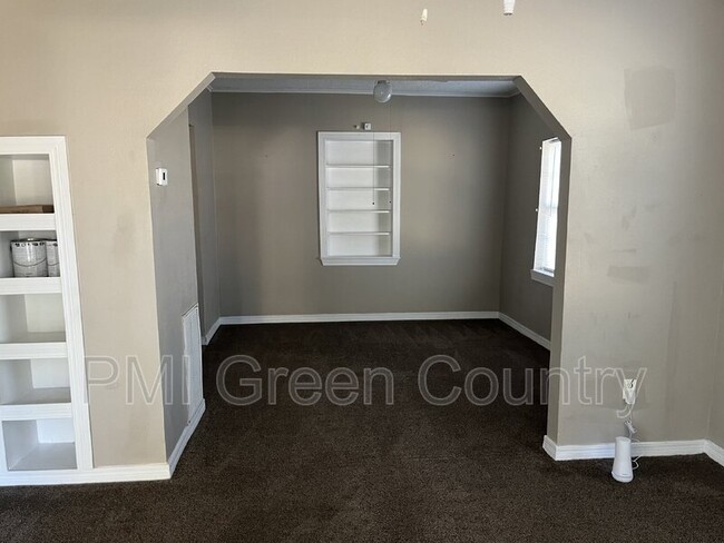 Building Photo - 408 S 48th W Ave