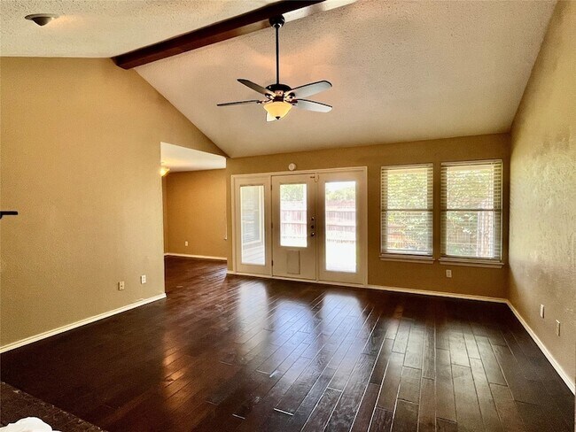 Foto del edificio - 229 Glenwood Dr