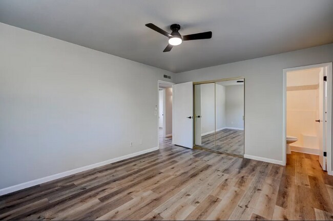 Foto del edificio - 3035 Pleasant Valley Cir