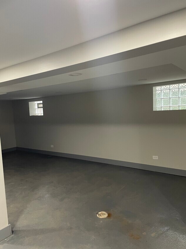 Foto principal - 7727 S Saint Lawrence Ave