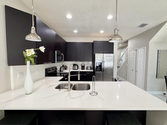 Foto del edificio - Furnished 3BR Townhome in Clermont