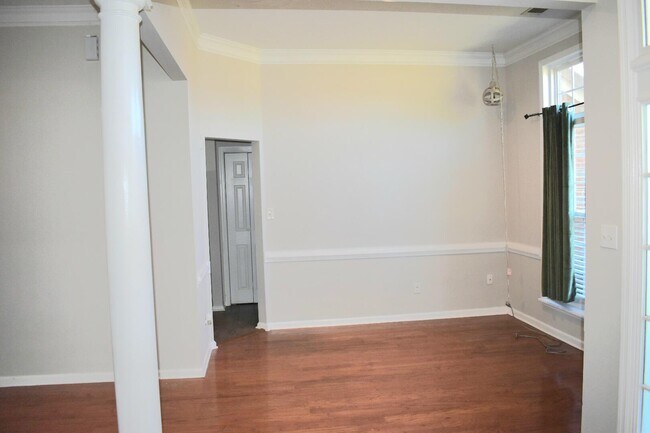 Foto del edificio - 1889 Long Creek Falls