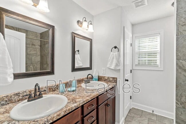 Building Photo - 243 Azalea Dr