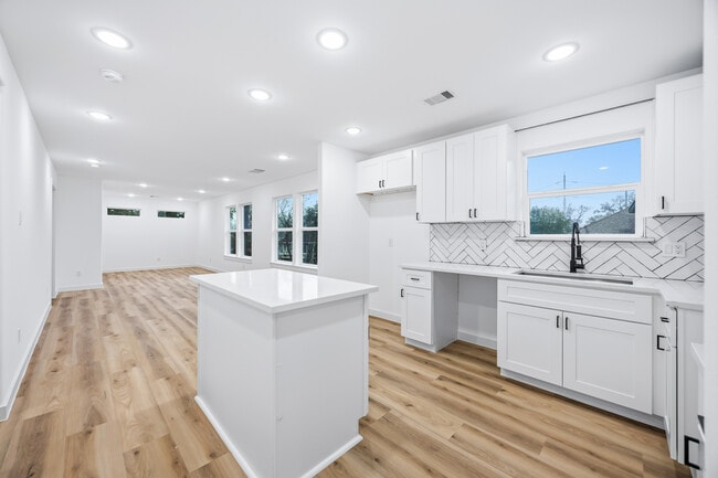 Foto del edificio - 9316 Sundown Dr