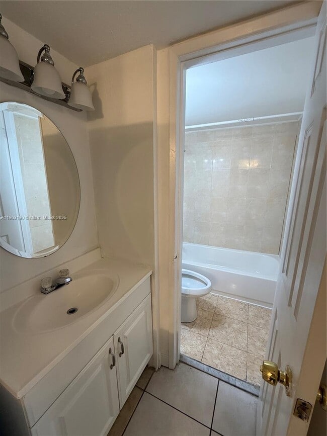 Foto del edificio - 8820 Fontainebleau Blvd