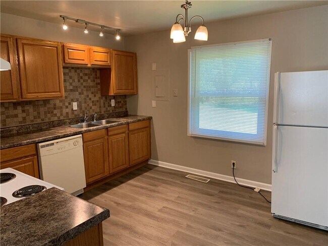 Foto del edificio - 6612 Brookhaven Dr