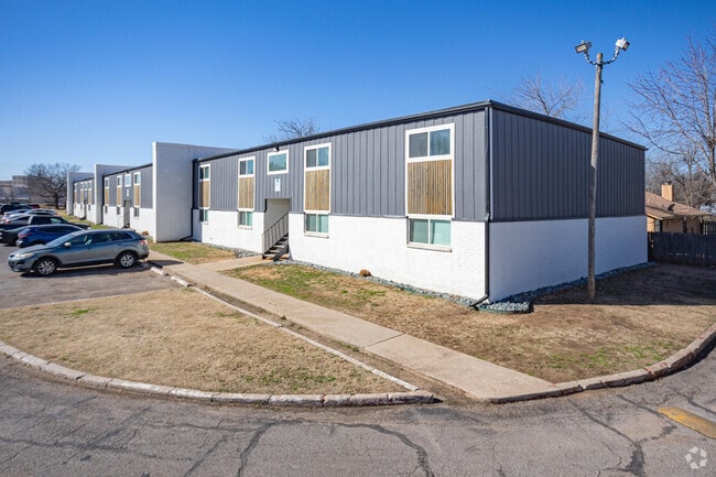 Building Photo - Chestnut Flats