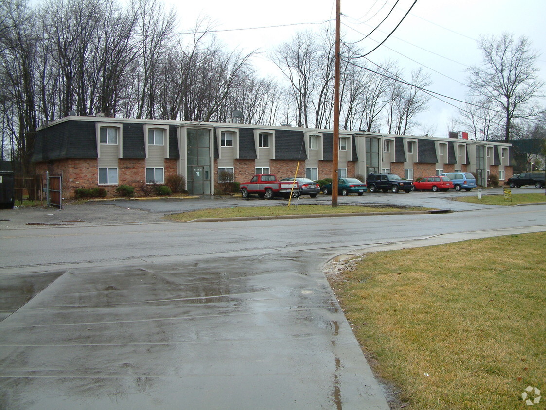 Building Photo - 8-12 Lori Ln