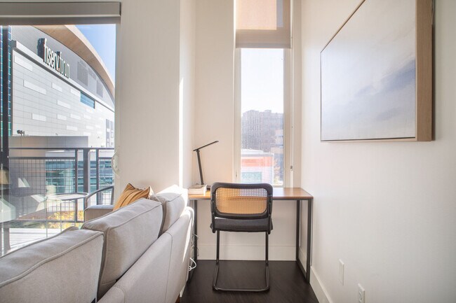 Foto del edificio - 550 W Juneau Ave