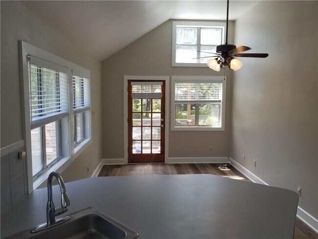 Foto del edificio - 2102 Townes Ln