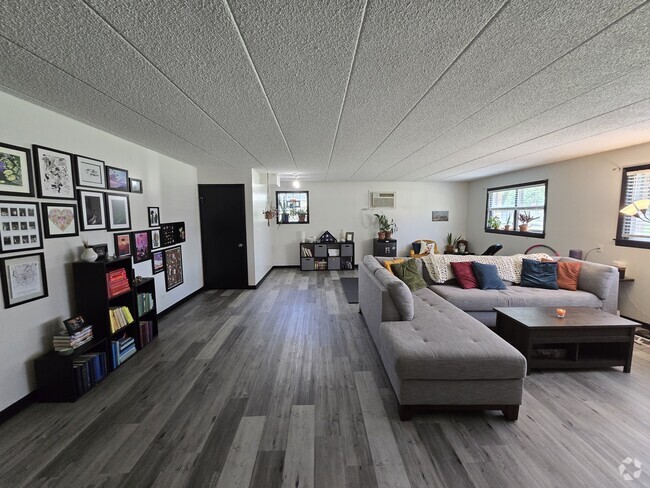 Building Photo - 209 Kimbell Ave