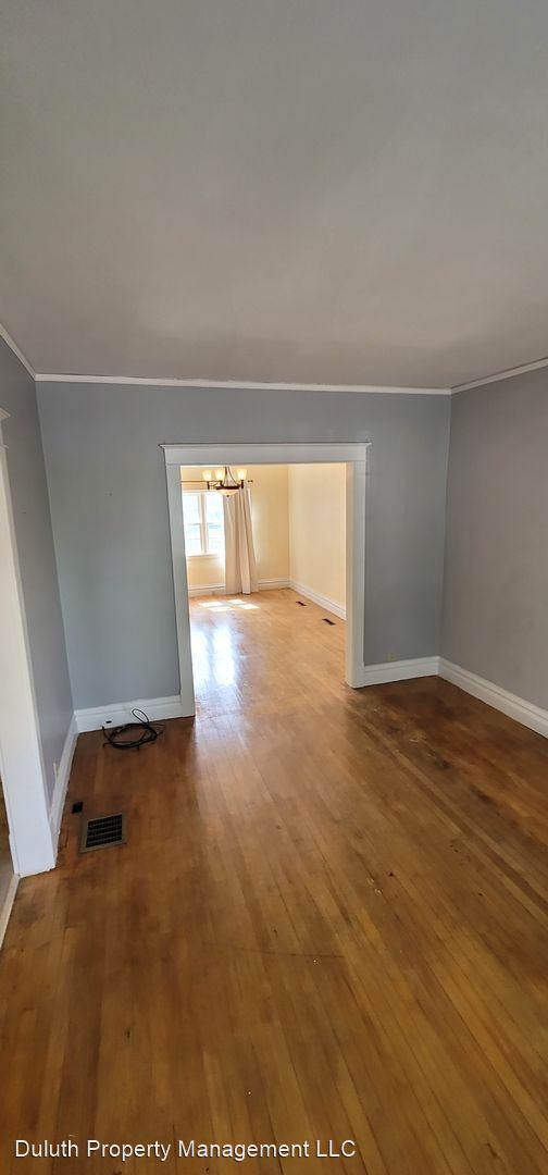 Building Photo - 3 br, 2 bath House - 1226 E 3rd St