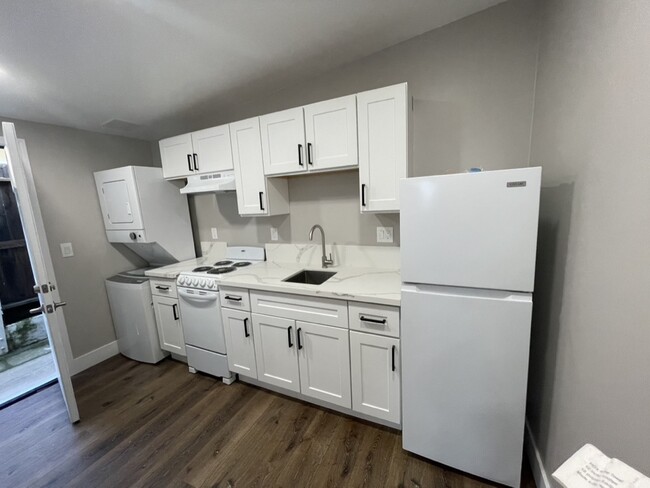 Building Photo - 102 Penaranda Dr