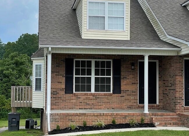 Building Photo - 928 Nottingham Dr