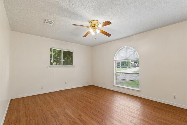 Building Photo - 4713 Sagebrush Trail