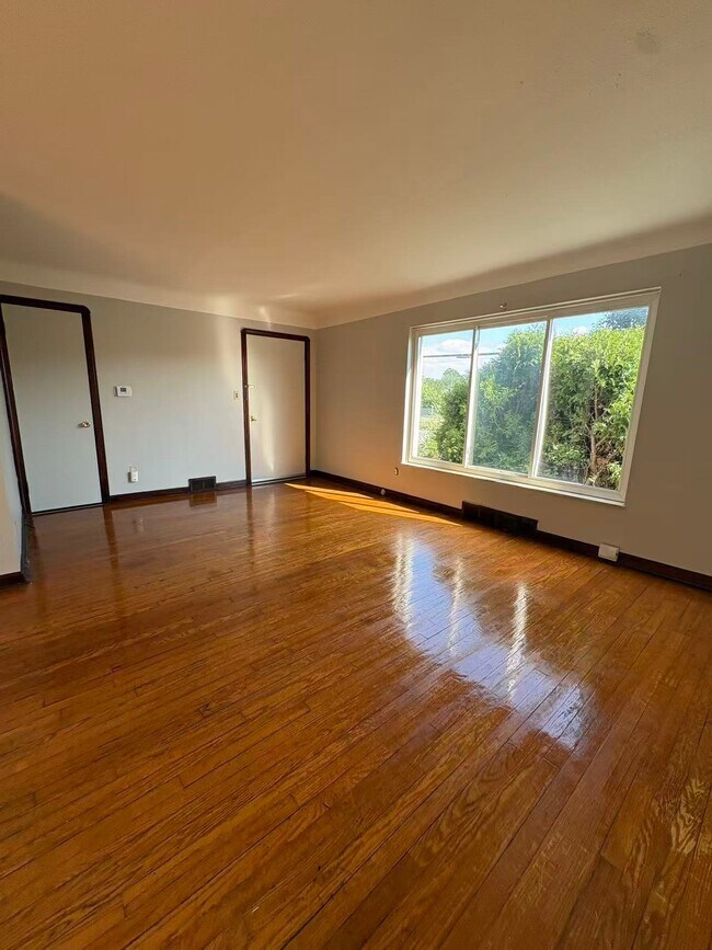Foto del edificio - 14330 Lakewood Heights Blvd