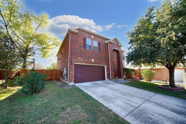 Building Photo - Stunning 4-Bedroom Cibolo Home with Modern...