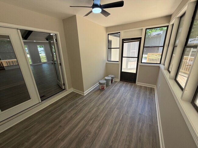 Foto del edificio - Room in House on Heritage Hills Cir