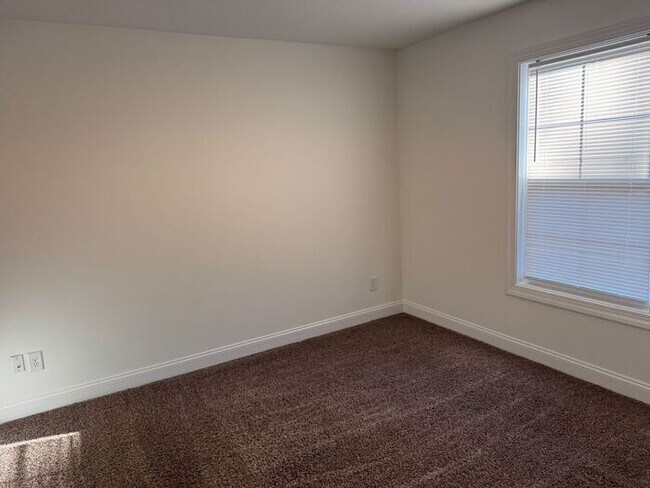 Foto del edificio - Like new home!! Convenient location near the reseach campus!