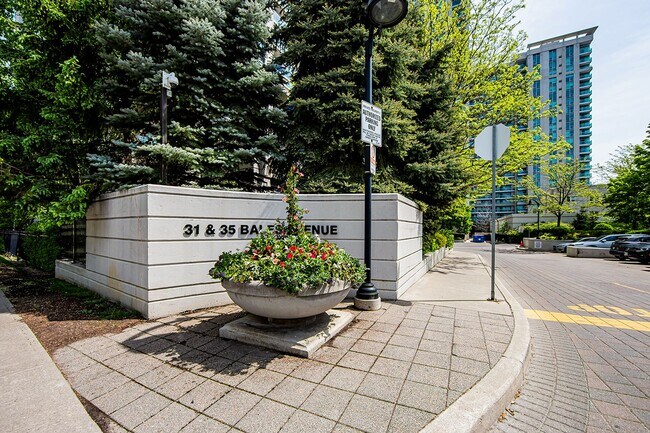 Photo du bâtiment - 31-631 Bales Ave