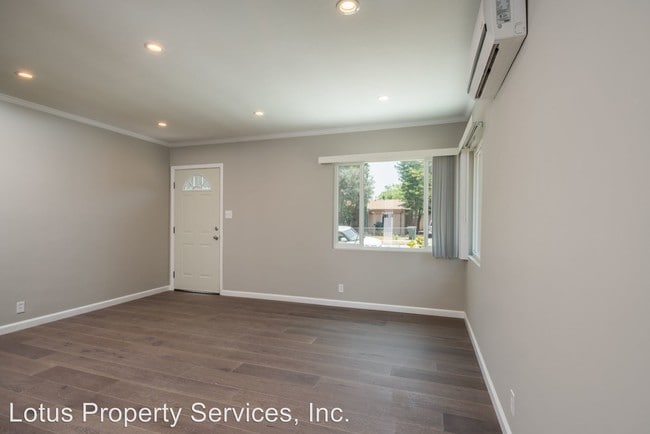 Building Photo - 495 N Wilson Ave