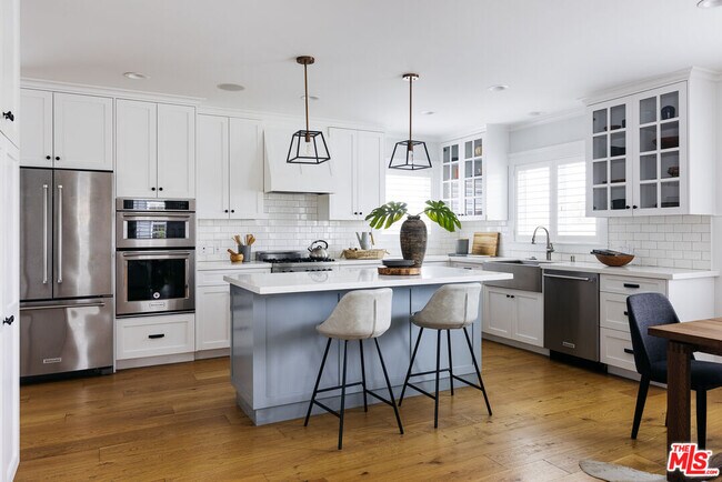 Foto del edificio - 8373 Westlawn Ave