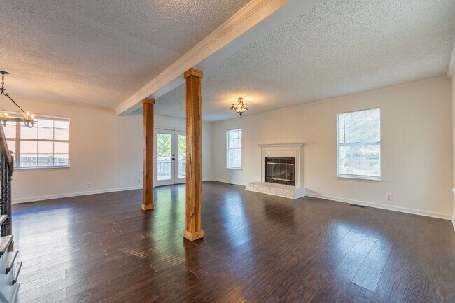 Building Photo - 348 N Birchwood Dr
