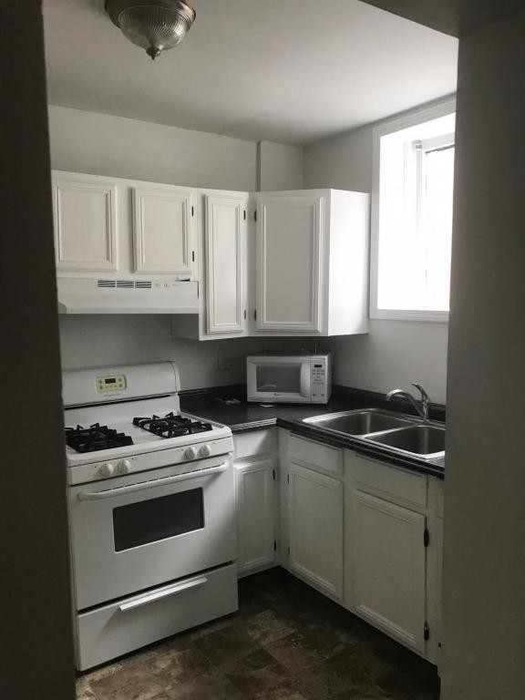 Building Photo - 325 South Limestone, Unit C