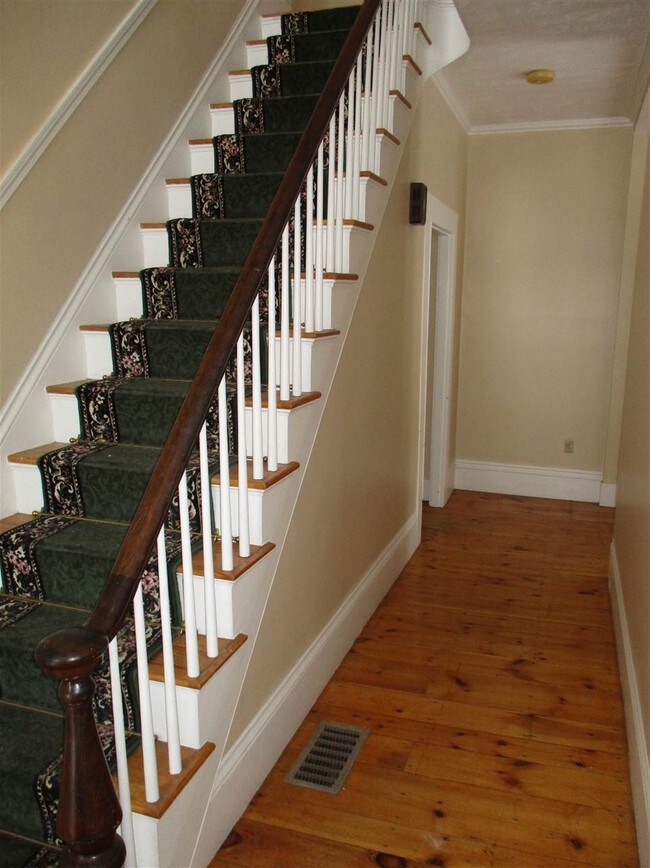 Building Photo - 4 Atwood Ln