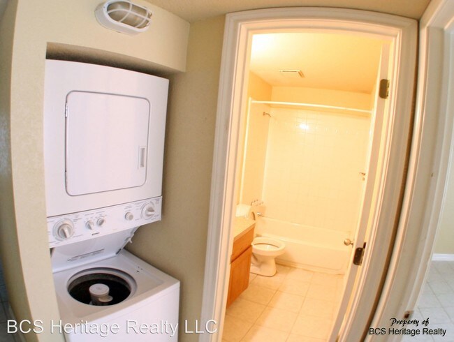 Building Photo - 802 Oran Cir