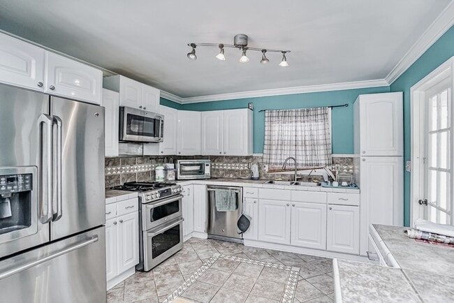 Building Photo - 130 Heather Dr