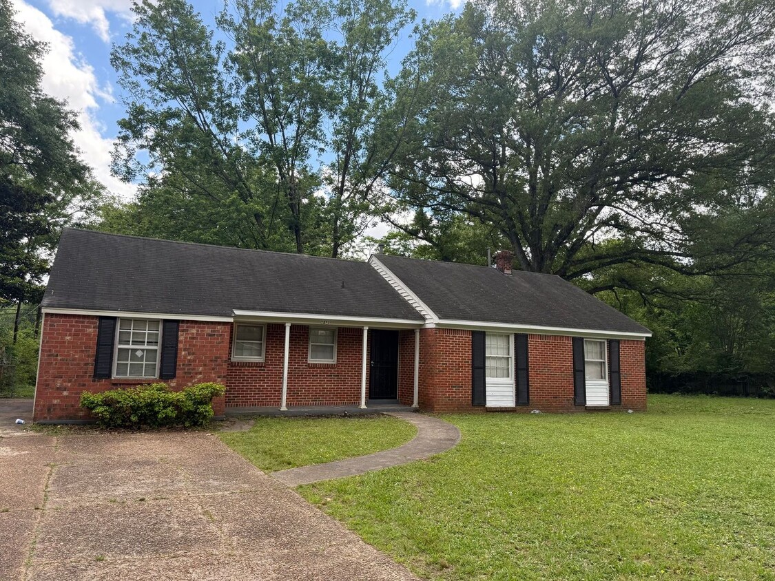 Primary Photo - Charming 4 bedroom 2 bath home in Oakhaven