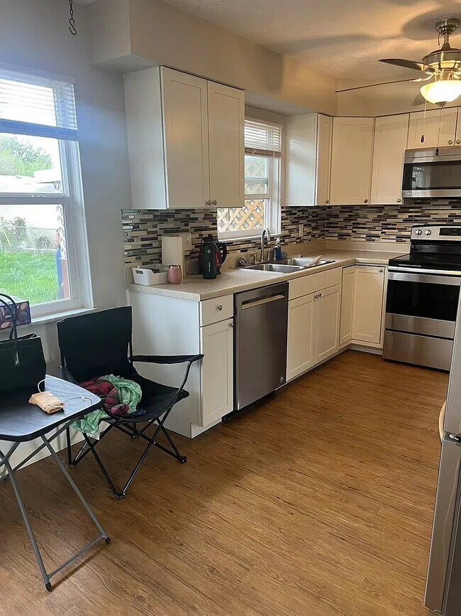 Foto del edificio - 1492 Garywood Ave