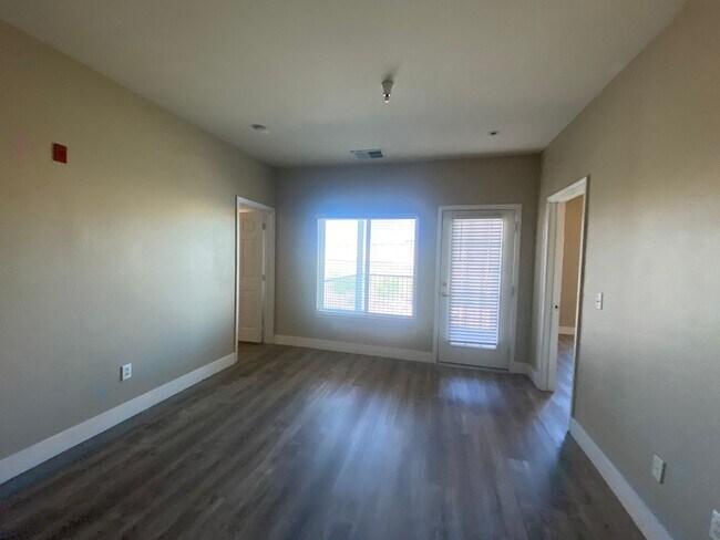 Foto del edificio - 4 Bedroom, 4 Bathrooms at The Edge at Reno