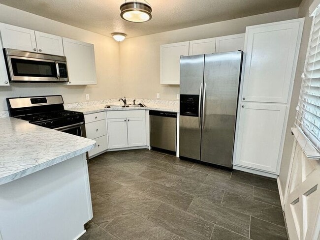 Building Photo - 4329 S Ash Ave