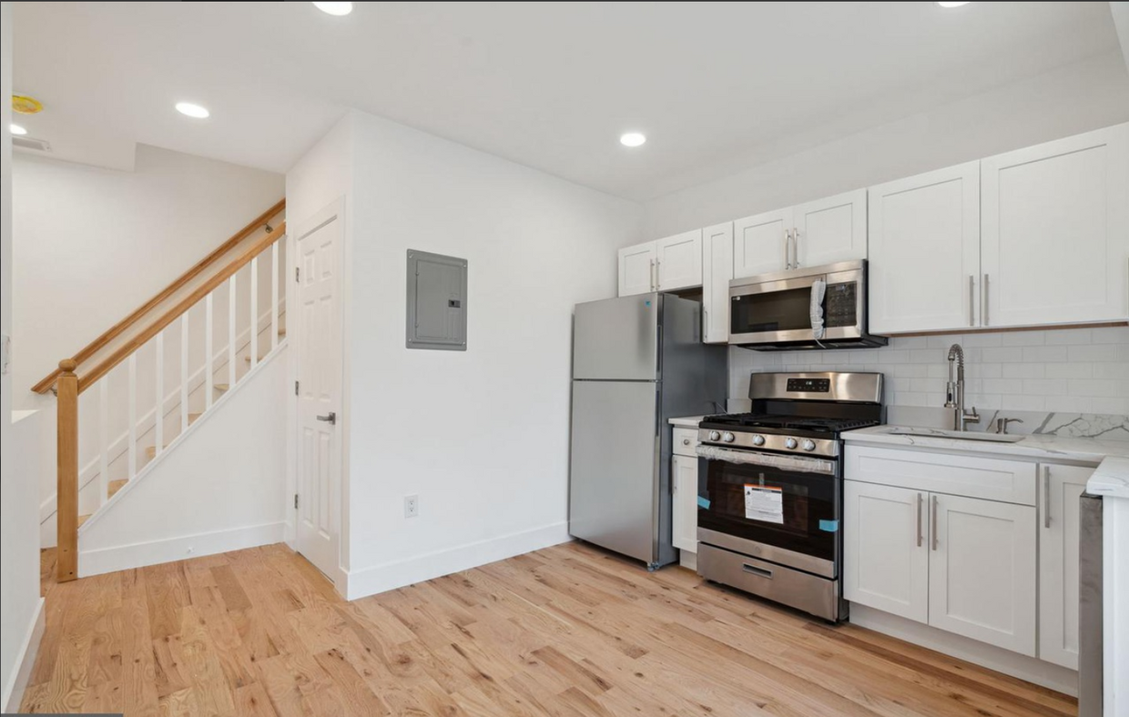 Kitchen - 5031 Portico St