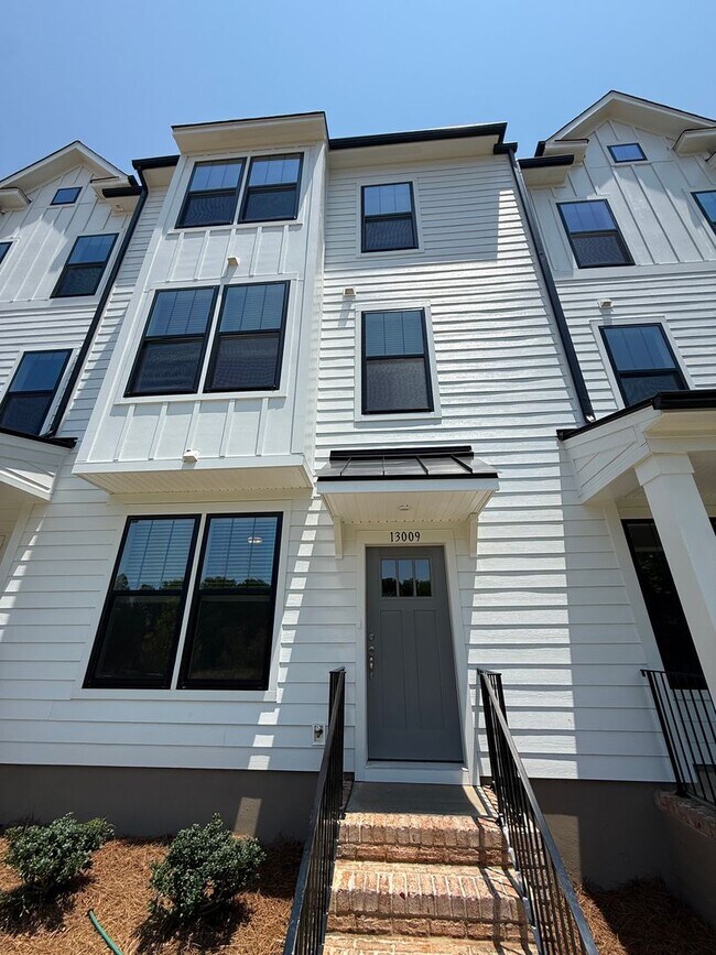 Foto del edificio - Brand New Townhome in Ballantyne!!