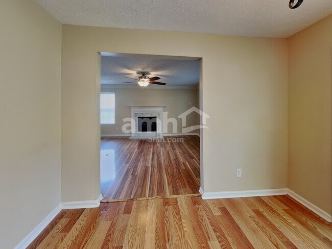 Foto del edificio - 329 Westminster Dr