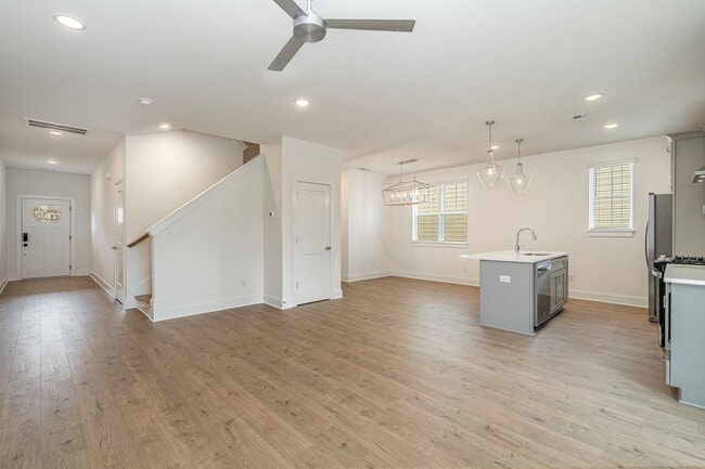 Building Photo - 725 Caraway Ln