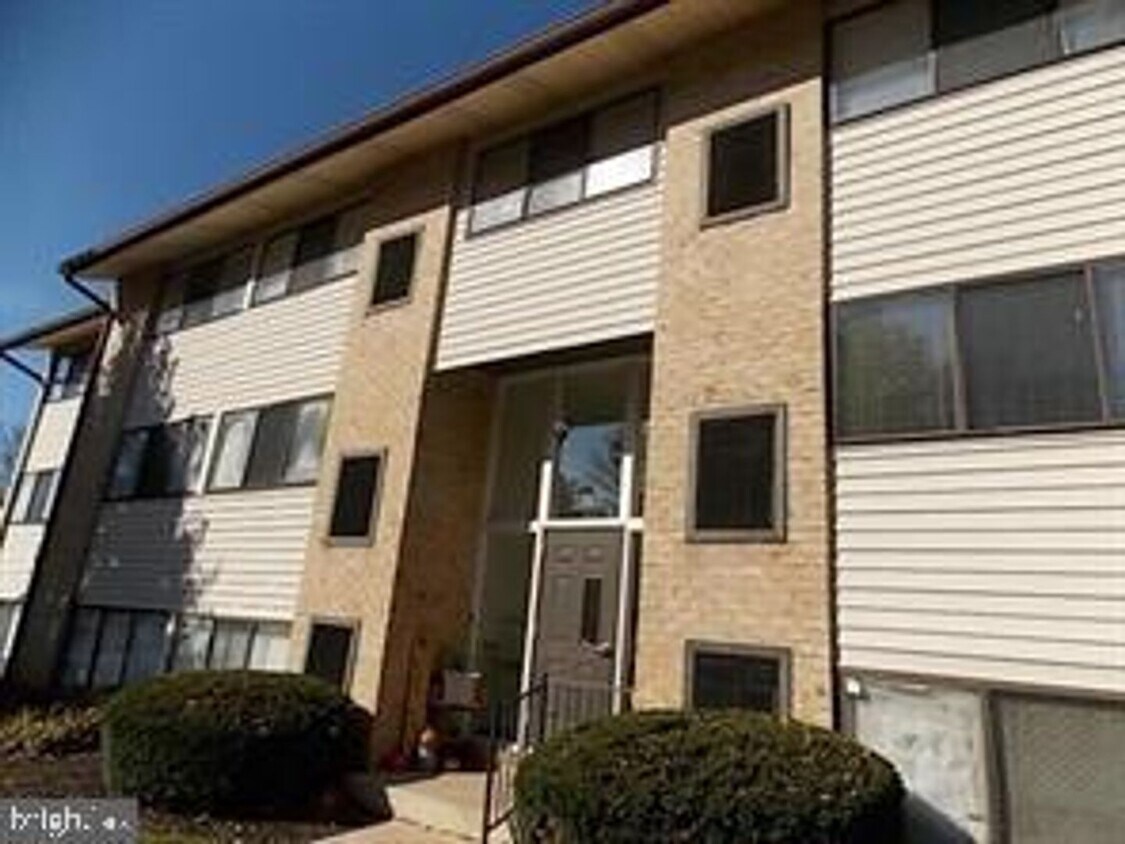 Primary Photo - 2 Bedroom, 2 Bath Apartment, with Communit...