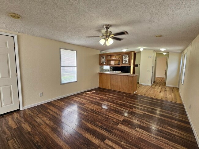 Foto del edificio - 115 Sharon Rd