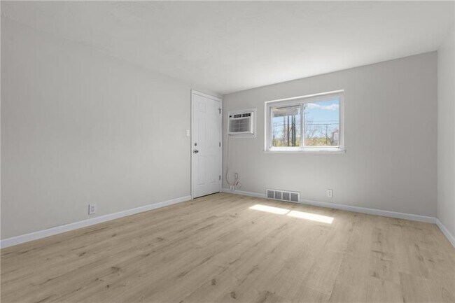 Foto del edificio - 6812 Grand Ave