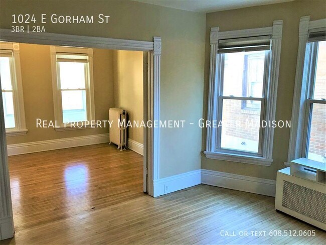 Building Photo - Historic beauty with modern amenities wher...