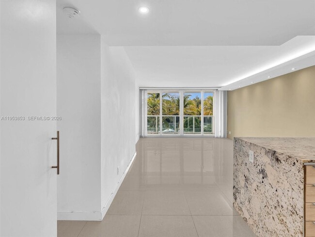 Foto del edificio - 100 Bayview Dr