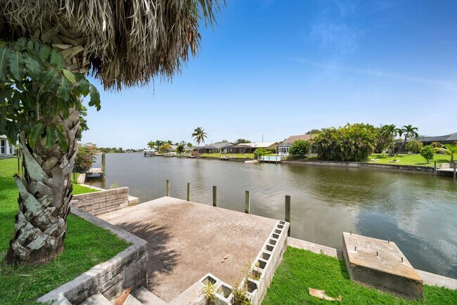 Foto del edificio - 320-320 SW 7th Terrace