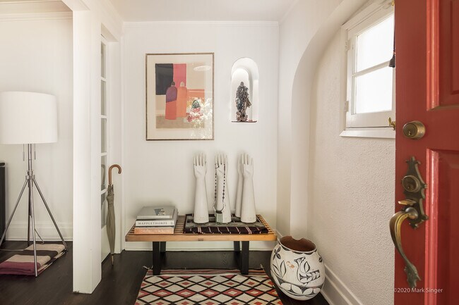 Foto del edificio - 1344 N Orange Grove Ave