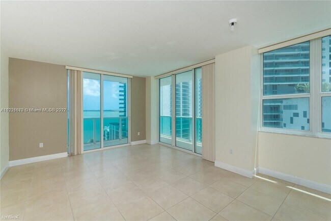 Building Photo - 2 br, 2 bath Condo - 186 SE 12th Ter