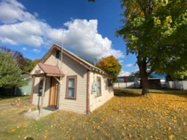 Building Photo - 1 bed, 1 bath house