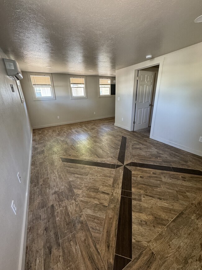 Foto del edificio - 1285 E 4th N