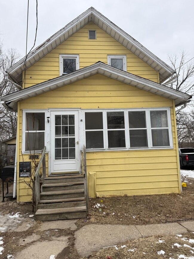 Building Photo - 1121 Fairview Ave